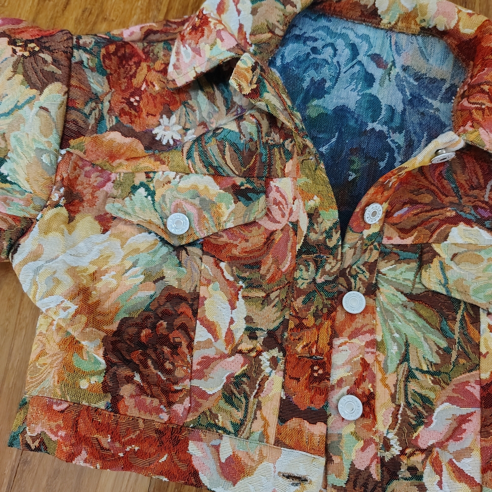 Floral Cropped Jacket - Picture 2 of 4